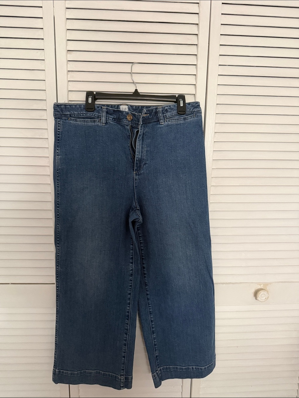 GAP Wide-Leg Jeans in Medium Blue